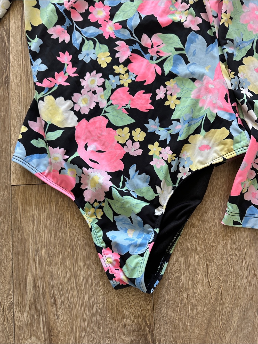 Billabong women’s Black Floral Long-Sleeve One-Piece - Picture 3 of 6